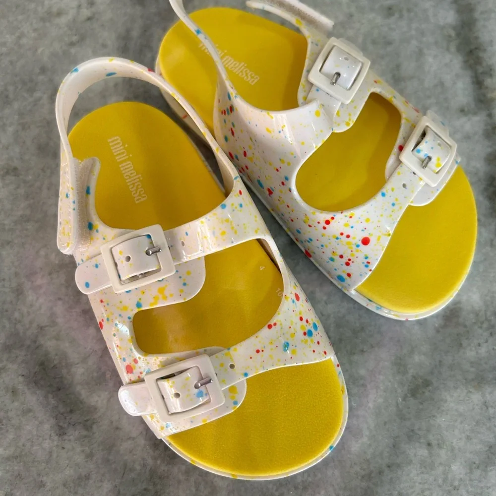 Mini Melissa brighten up